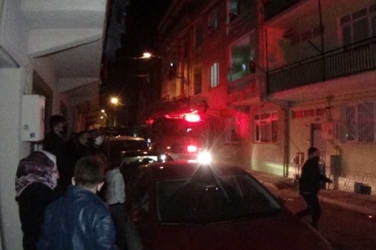 Bursa'da itfaiyeyi g&ouml;ren sokağa &ccedil;ıktı