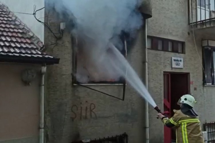 Bursa'da yangında &ccedil;ocuklarını i&ccedil;eride zannetti, sinir krizi ge&ccedil;irdi