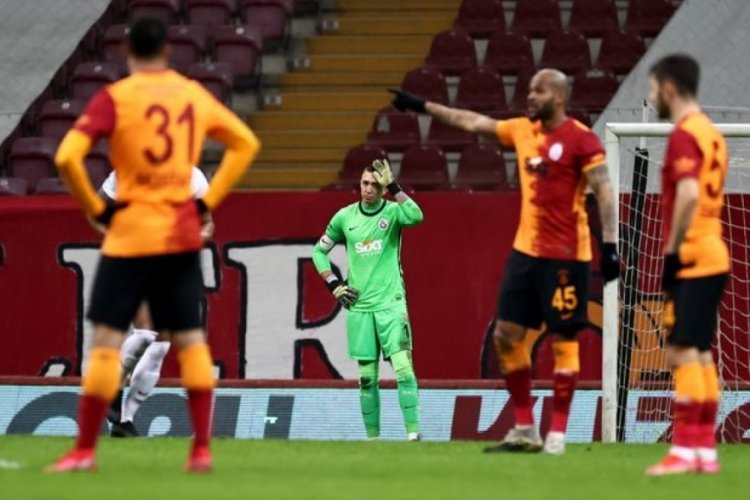 Galatasaray sıkıntılı g&uuml;nleri geride bırakamadı