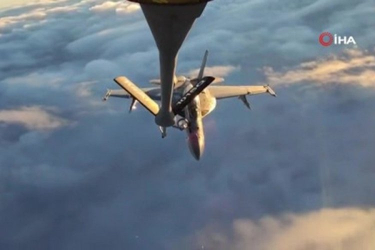 MSB ABD'ye ait F-18 savaş u&ccedil;ağına yapılan yakıt ikmalinin g&ouml;r&uuml;nt&uuml;lerini paylaştı