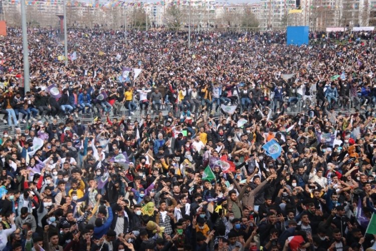 Diyarbakır'da Nevruz etkinliğinde ter&ouml;r &ouml;rg&uuml;t&uuml; propagandası