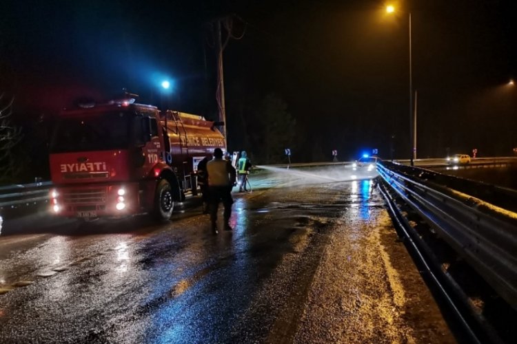 Hafif ticari ara&ccedil; otomobil ile &ccedil;arpıştı : 1'i ağır 5 yaralı