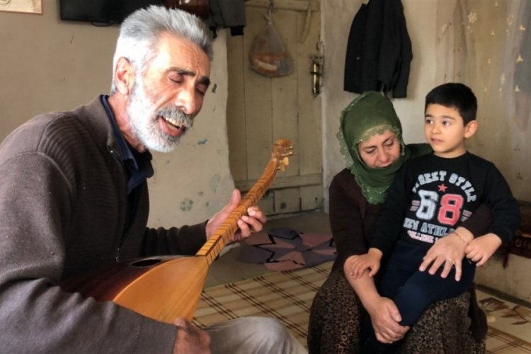 Otizmli &ccedil;ocuğun babasından y&uuml;reklere dokunan beste