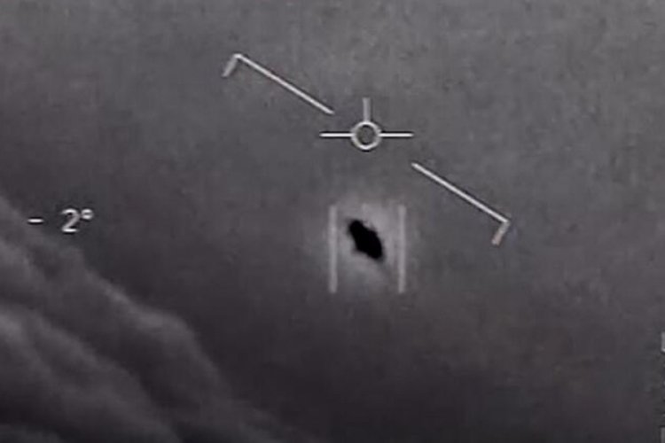 Canlı yayında UFO itirafı: Halka a&ccedil;ıklanandan &ccedil;ok daha fazla g&ouml;r&uuml;nt&uuml; var