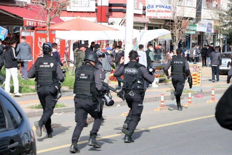 Diyarbakır'da nevruz kutlamasında g&ouml;zaltına alınan 81 kişiden 68'i serbest
