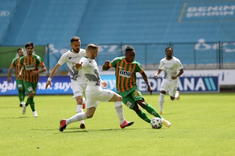 Alanyaspor'un ikinci yarıda deplasmanda y&uuml;z&uuml; g&uuml;lm&uuml;yor