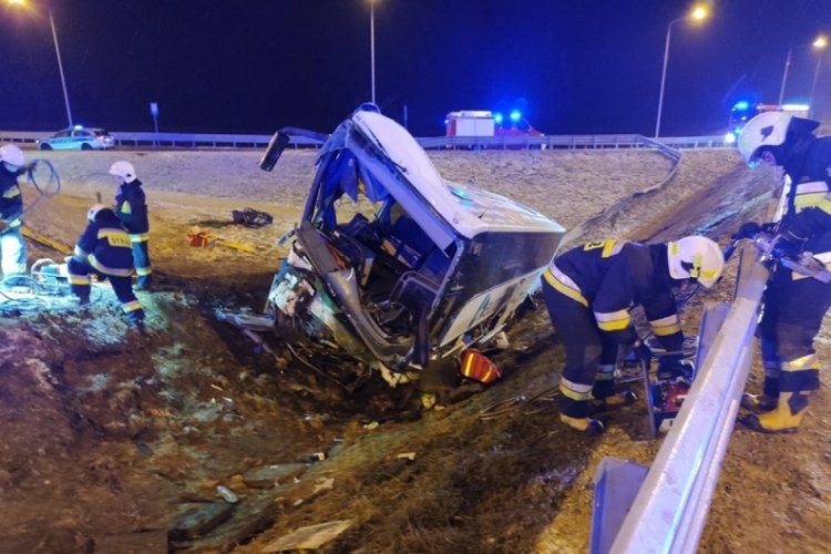 Polonya'da Ukraynalıları taşıyan otob&uuml;s kaza yaptı: 1 &ouml;l&uuml;, 4 yaralı
