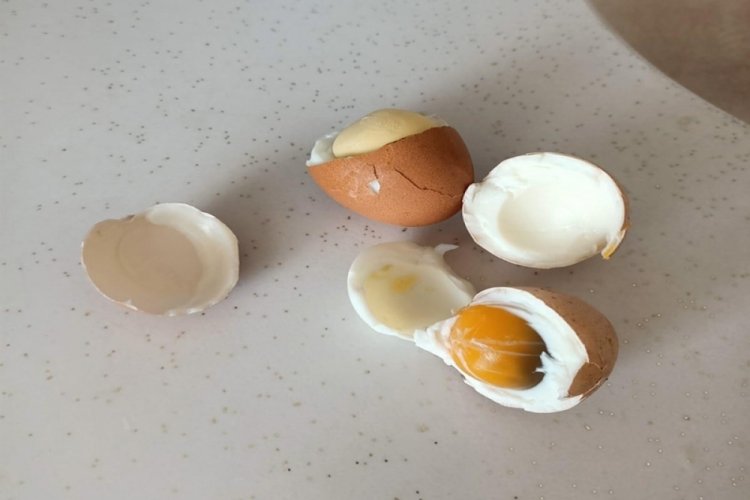 Sattığı yumurtalar haşlanmış &ccedil;ıktı