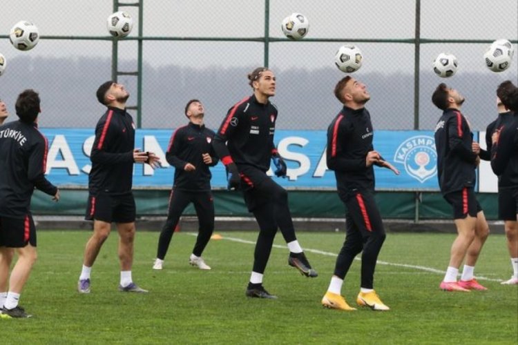 &Uuml;mit Milliler, Hırvatistan ve Sırbistan ma&ccedil;ları i&ccedil;in kampa girdi