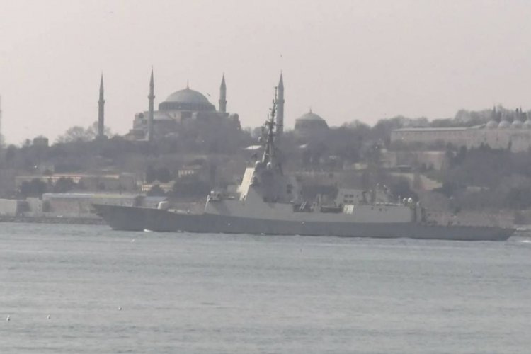 İspanya savaş gemisi İstanbul Boğazı'ndan ge&ccedil;ti