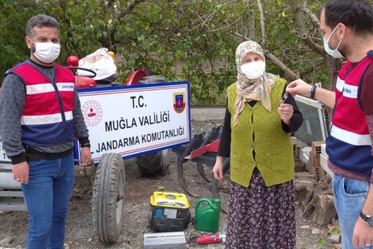 Bağ evinden &ccedil;alınan trakt&ouml;r ormanlık alanda bulundu.