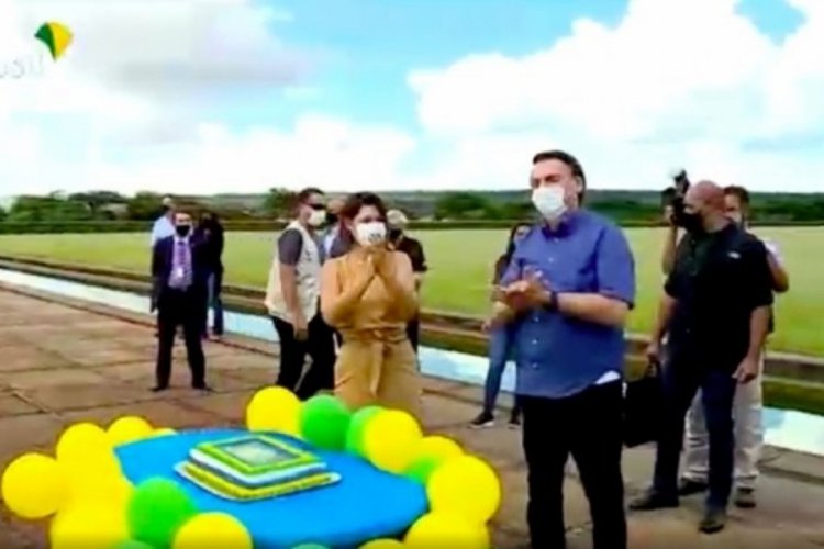Bolsonaro yine salgını unuttu, doğum g&uuml;n&uuml;n&uuml; kutladı!