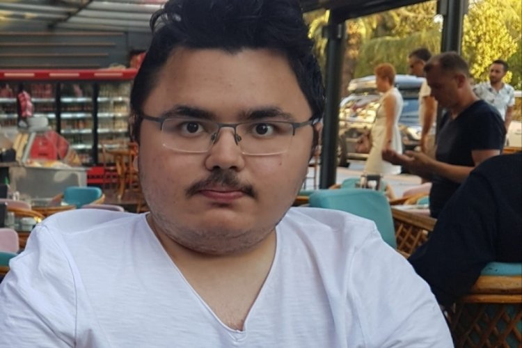 21 yaşındaki gen&ccedil; doğum g&uuml;n&uuml;nde kalbine yenik d&uuml;şt&uuml;