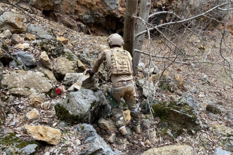 Ter&ouml;ristlerin kullandığı 2 sığınak imha edildi