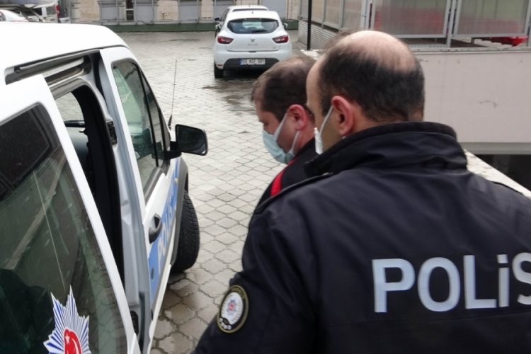 Aracıyla kırmızı ışıkta ge&ccedil;erek &ouml;l&uuml;me sebep olan doktor tutuklandı