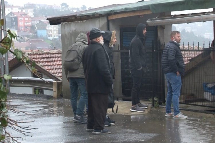 &Ccedil;atıya yıldırım d&uuml;şt&uuml;, komşular seferber oldu