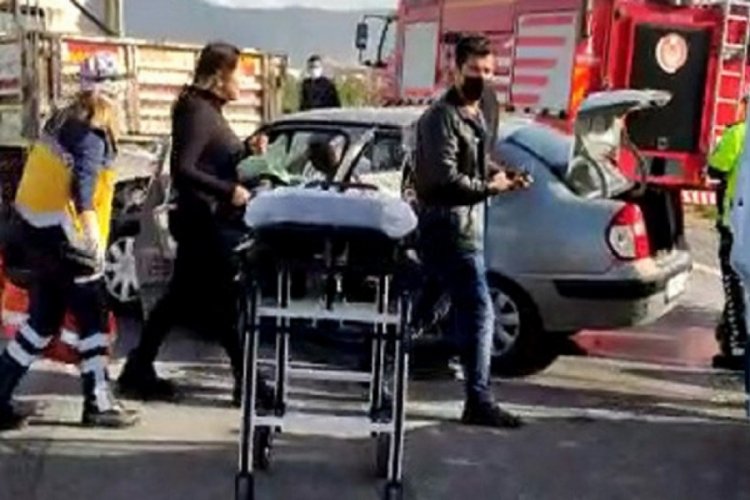 İzmir'de trafik kazası: 6 yaralı