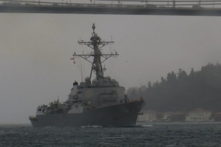 ABD savaş gemisi İstanbul Boğazı'ndan ge&ccedil;ti