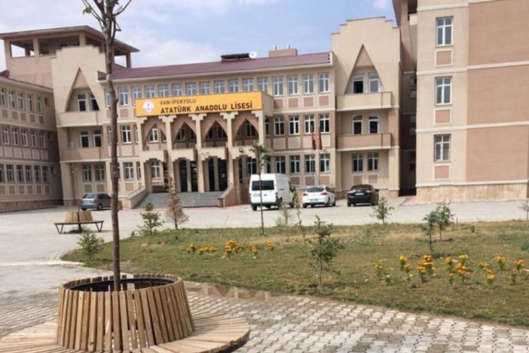 Lisede iki pozitif vaka &ccedil;ıktı, eğitime ara verildi