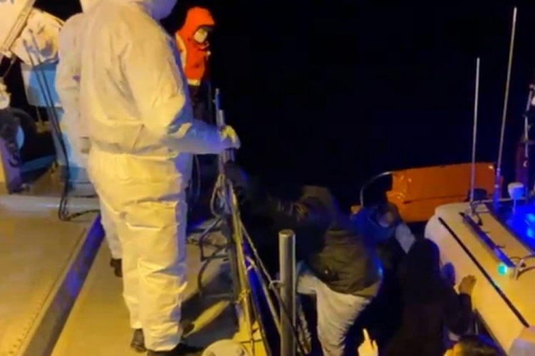 Pınar Adası'na sığınan 36 ka&ccedil;ak g&ouml;&ccedil;men kurtarıldı