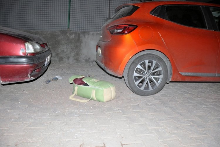 Sokağa bırakılan bebek kundağı polisi alarma ge&ccedil;irdi