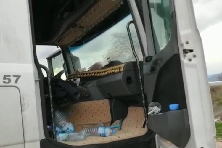 Bursa'da jandarma ekiplerinin durdurduğu TIR'dan uyuşturucu &ccedil;ıktı
