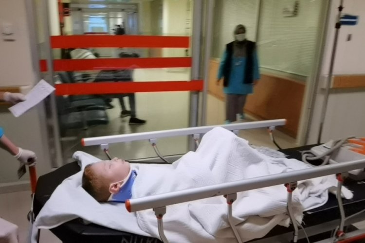 Bursa'da hafif ticari aracın &ccedil;arptığı &ccedil;ocuk yaralandı