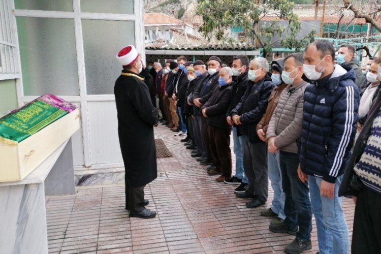 Polis sevgilisi tarafından &ouml;ld&uuml;r&uuml;len kadın toprağa verildi
