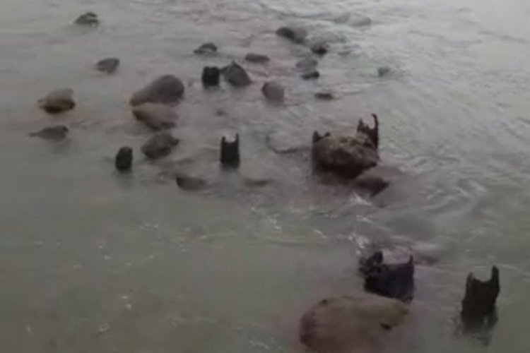 Hatay'da deniz suyu &ouml;nce &ccedil;ekildi sonra yeniden y&uuml;kseldi