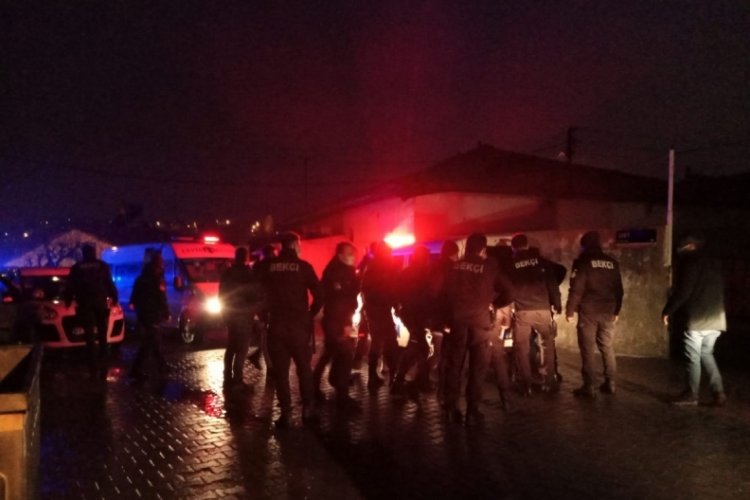 İki taraf arasında baltalı kavgaya polis m&uuml;dahalesi
