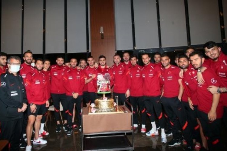 Ozan Tufan'ın doğum g&uuml;n&uuml; kutlandı