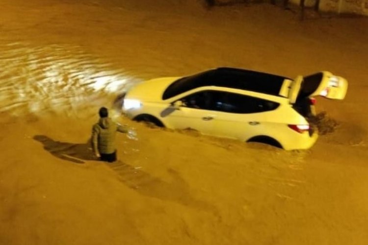 Bing&ouml;l'de şiddetli yağış hayatı fel&ccedil; etti
