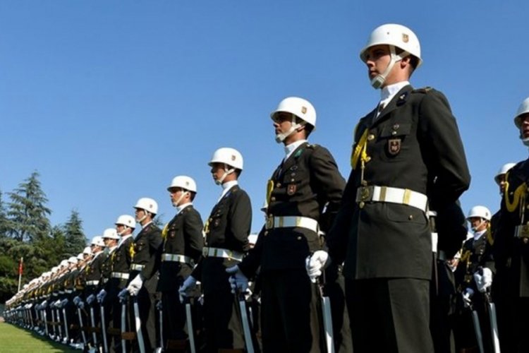 Harp okullarına girişte 'irticai faaliyetlere karışmamış olma' şartı kaldırıldı