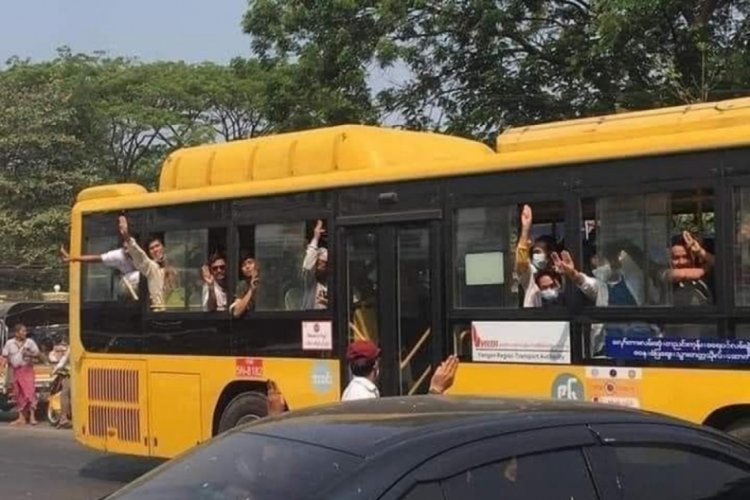Myanmar'da g&ouml;zaltına alınan 628 g&ouml;sterici serbest bırakıldı