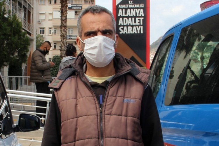 Katil arkadaşına 'Adamsın' tezah&uuml;ratı yapınca g&ouml;zaltına alındı, kadınlardan &ouml;z&uuml;r diledi