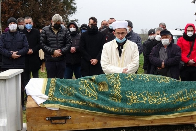Cem Adrian'ın babası son yolculuğuna uğurlandı