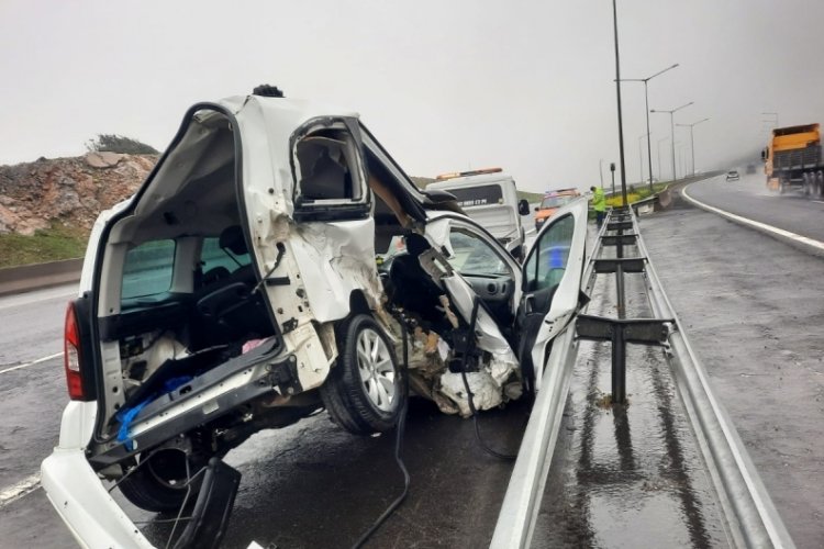 D&uuml;ğ&uuml;n d&ouml;n&uuml;ş&uuml; feci kaza! 2 &ouml;l&uuml;