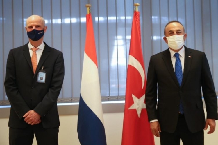 Bakan &Ccedil;avuşoğlu, Hollandalı mevkidaşı ile g&ouml;r&uuml;şt&uuml;