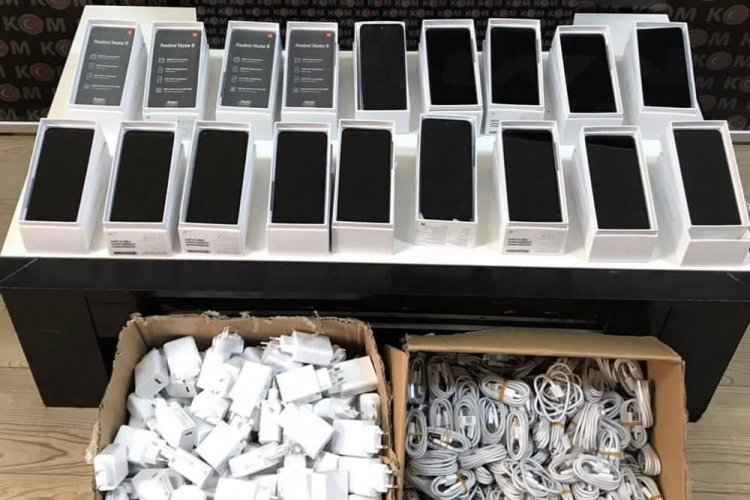 Bursa İneg&ouml;l'de g&uuml;mr&uuml;k ka&ccedil;ağı cep telefonlarını satmaya &ccedil;alıştığı iddia edilen ş&uuml;pheli yakalandı