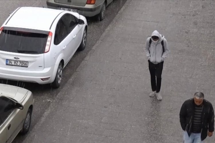 Erzincan'a etkili olan dolu ve sağanak vatandaşlara zor anlar yaşattı