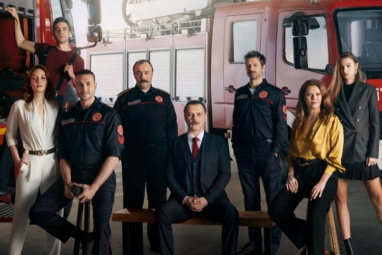 Kırmızı Kamyon dizisinin afişi yayınlandı