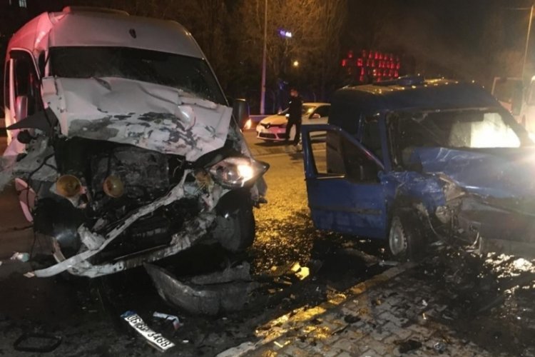 Kısıtlamayı delen s&uuml;r&uuml;c&uuml; minib&uuml;s ile kafa kafa &ccedil;arpıştı