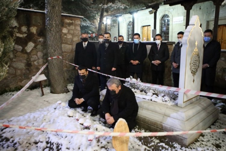 Destici, Muhsin Yazıcıoğlu'nun kabrini ziyaret edip dua etti