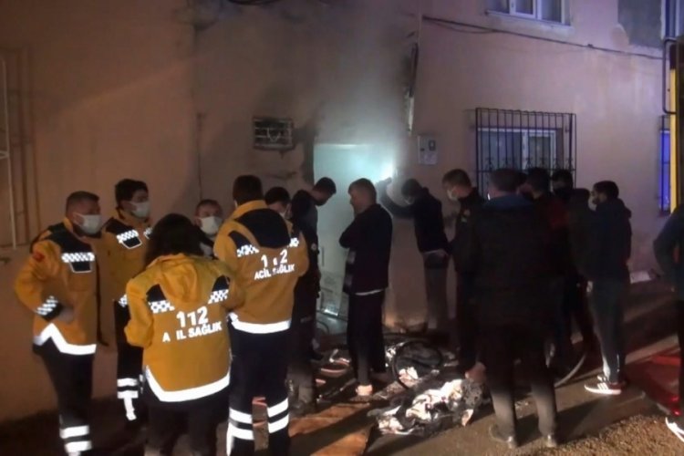 Bursa'da 86 yaşındaki fel&ccedil;li kadın yangından son anda kurtarıldı