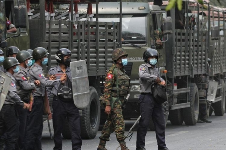 Myanmar'da "sessiz grev"in ardından darbe karşıtı protestolar s&uuml;r&uuml;yor