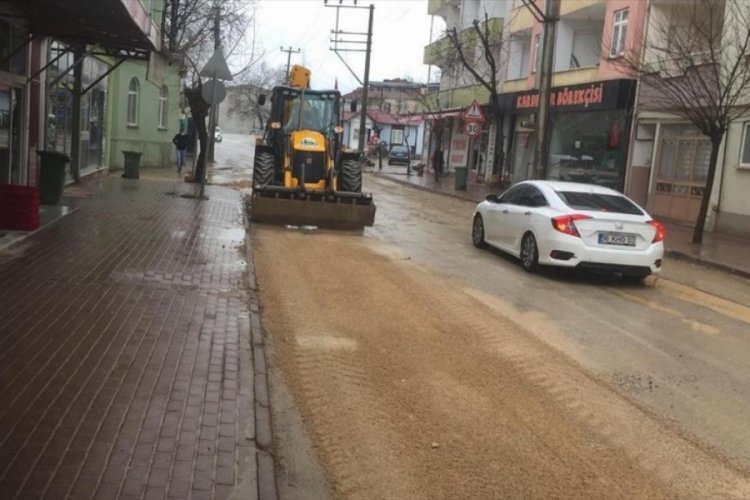 Bursa İneg&ouml;l'de yollarda onarım s&uuml;r&uuml;yor