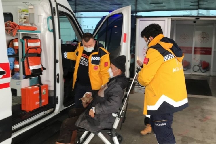 K&ouml;peğin saldırısına uğrayan adam hastaneye kaldırıldı