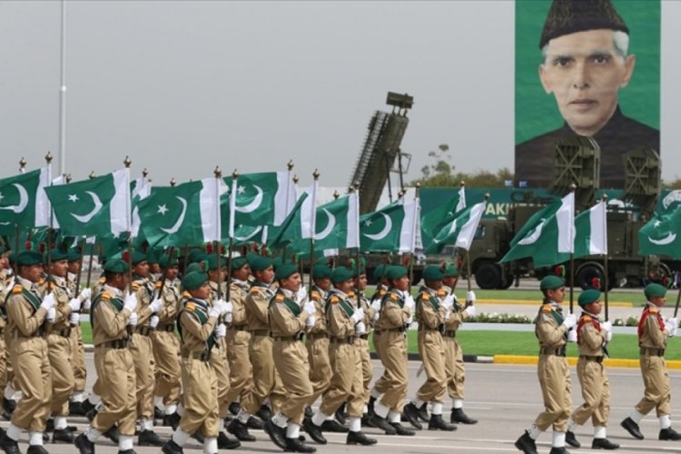 İslamabad'da Pakistan Milli G&uuml;n&uuml; dolayısıyla askeri ge&ccedil;it t&ouml;reni d&uuml;zenlendi
