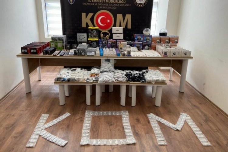 Kahramanmaraş'ta ka&ccedil;ak cep telefonu aksesuarı operasyonu