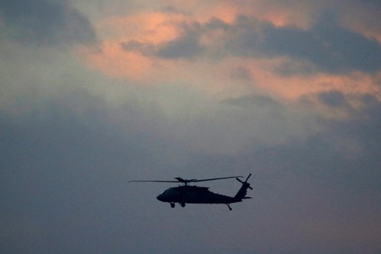 Covid-19 aşılarını taşıyan askeri helikopter d&uuml;şt&uuml;